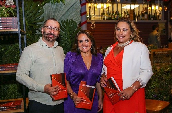 Reitor do UNIPAM e professora do curso de Direito lançam capítulos de livro