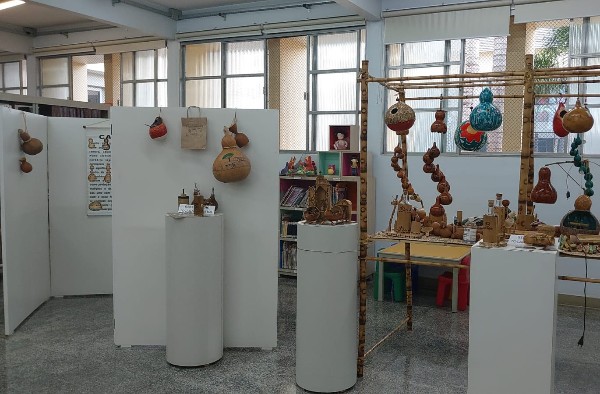 UNIPAM recebe exposição “Arte em Bambu e Cabaça”