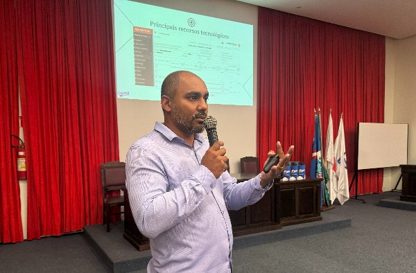 Palestra sobre logística reúne alunos de Administração e de Agronomia 