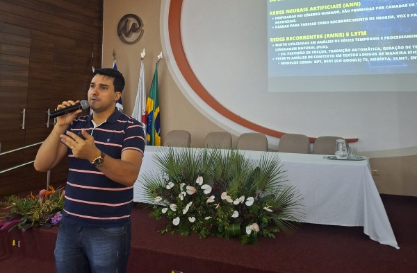 Professor de Sistemas de Informação ministra palestra na “I Reunião Gerencial”