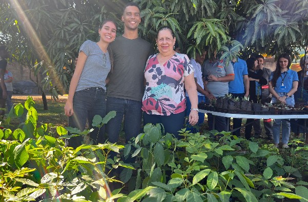 UNIPAM celebra o Dia Mundial do Meio Ambiente com a distribuição de mudas