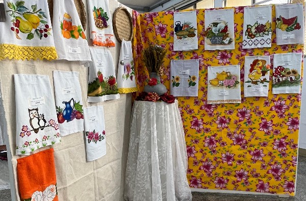 UNIPAM Sênior promove “Oficina de Artes” com exposição de trabalhos na Biblioteca