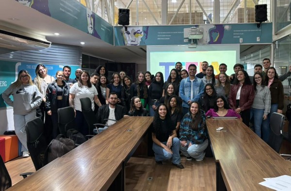 Alunos de Medicina Veterinária realizam visita técnica ao oCEANo