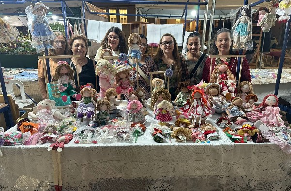 Alunas do UNIPAM Sênior participam da 3ª Feira de Arte e Cultura em Patos de Minas   