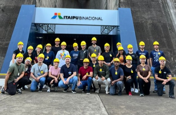 Alunos de Engenharia Elétrica realizam visita técnica à Usina de Itaipu
