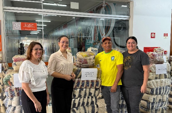 Alunos do UNIPAM entregam cerca de cinco toneladas de alimentos a entidades sociais da região