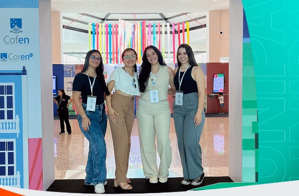Alunas de Enfermagem participam de congresso em Salvador