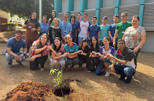 UNIPAM celebra o “Dia da Árvore” com plantio de mudas no campus   