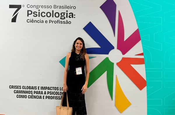 Professora e aluna do UNIPAM participam do 7º Congresso Brasileiro de Psicologia em Brasília