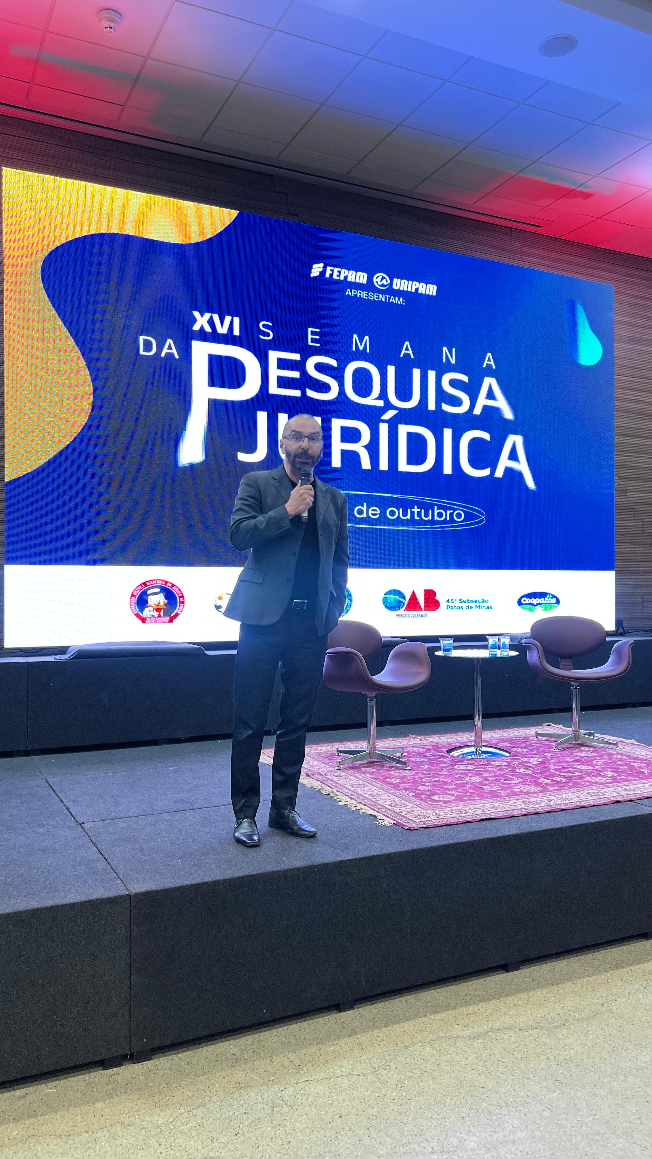 O reitor do UNIPAM, professor Dr. Henrique Miranda, durante pronunciamento O reitor do UNIPAM, professor Dr. Henrique Miranda, durante pronunciamento