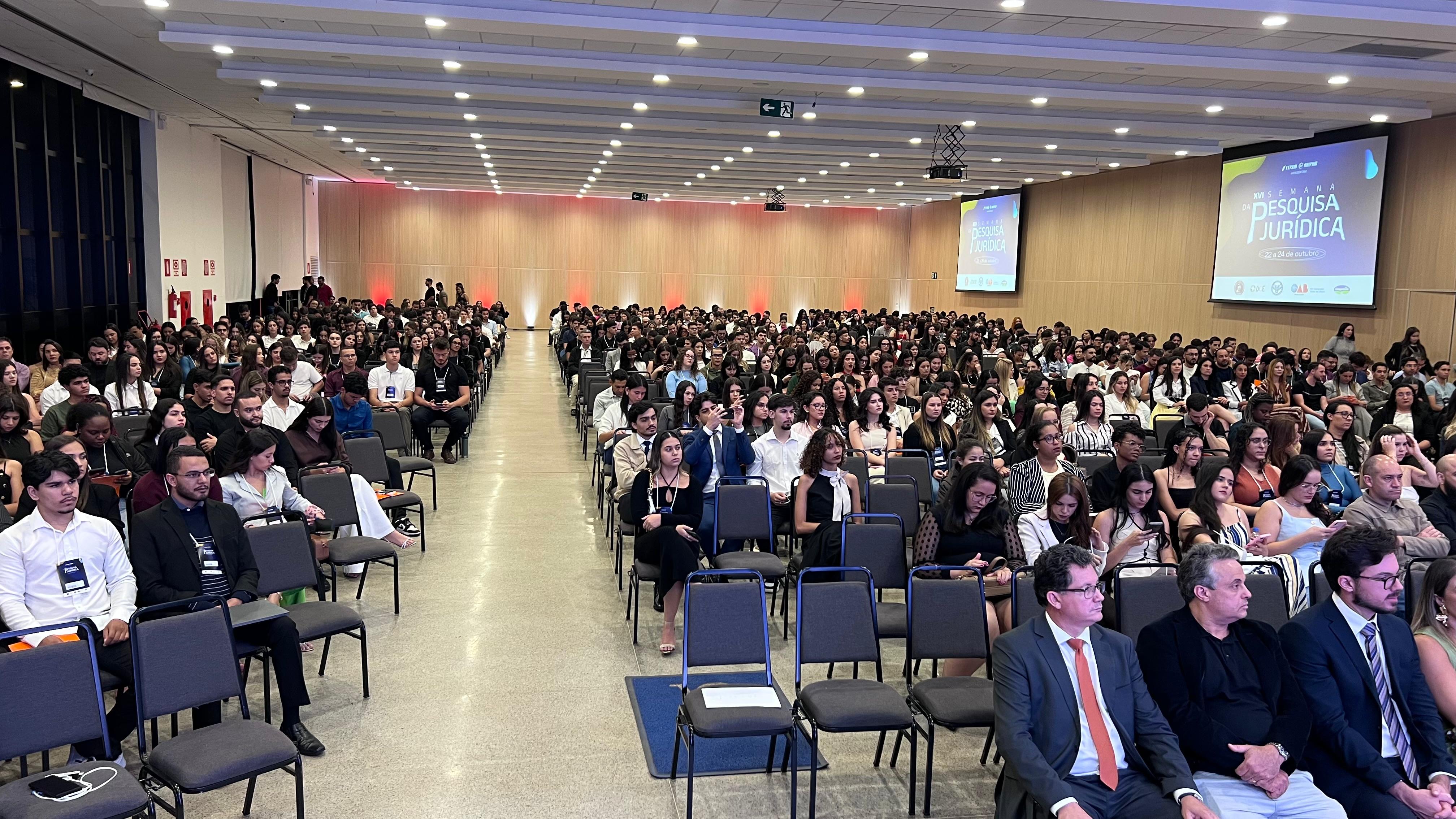 Público presente no evento Público presente no evento