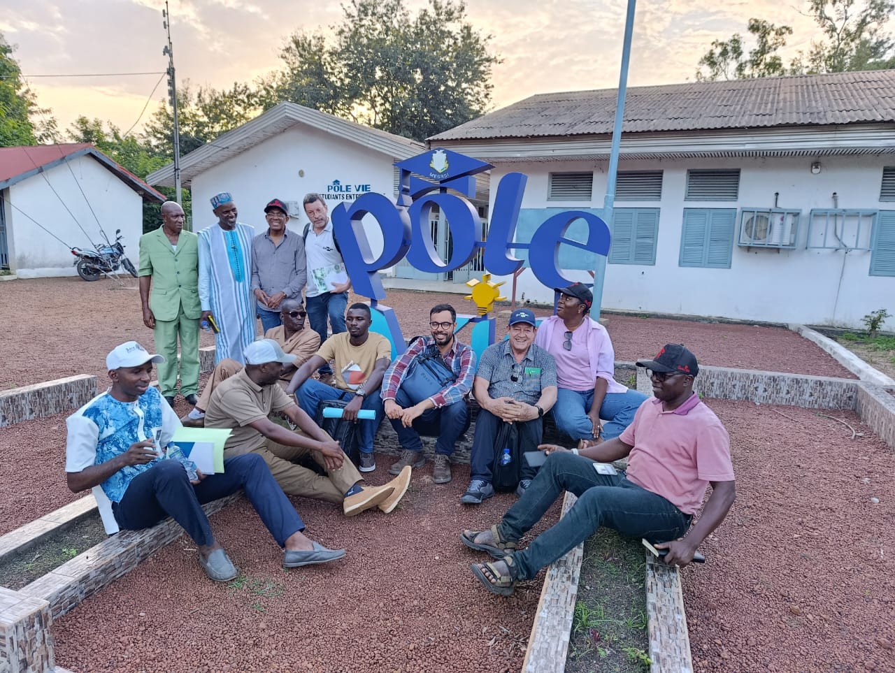 O coordenador do curso de Medicina Veterinária, professor Dr. Flávio Moreira de Almeida, participa de missão de cooperação técnica O coordenador do curso de Medicina Veterinária, professor Dr. Flávio Moreira de Almeida, participa de missão de cooperação técnica